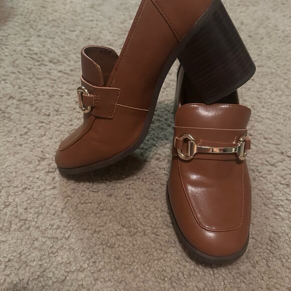 LAUREN BLAKWELL LOAFER STYLE HEELS NEUTRAL BROWN LEATHER GOLD TONE 8.5M - Picture 10 of 12